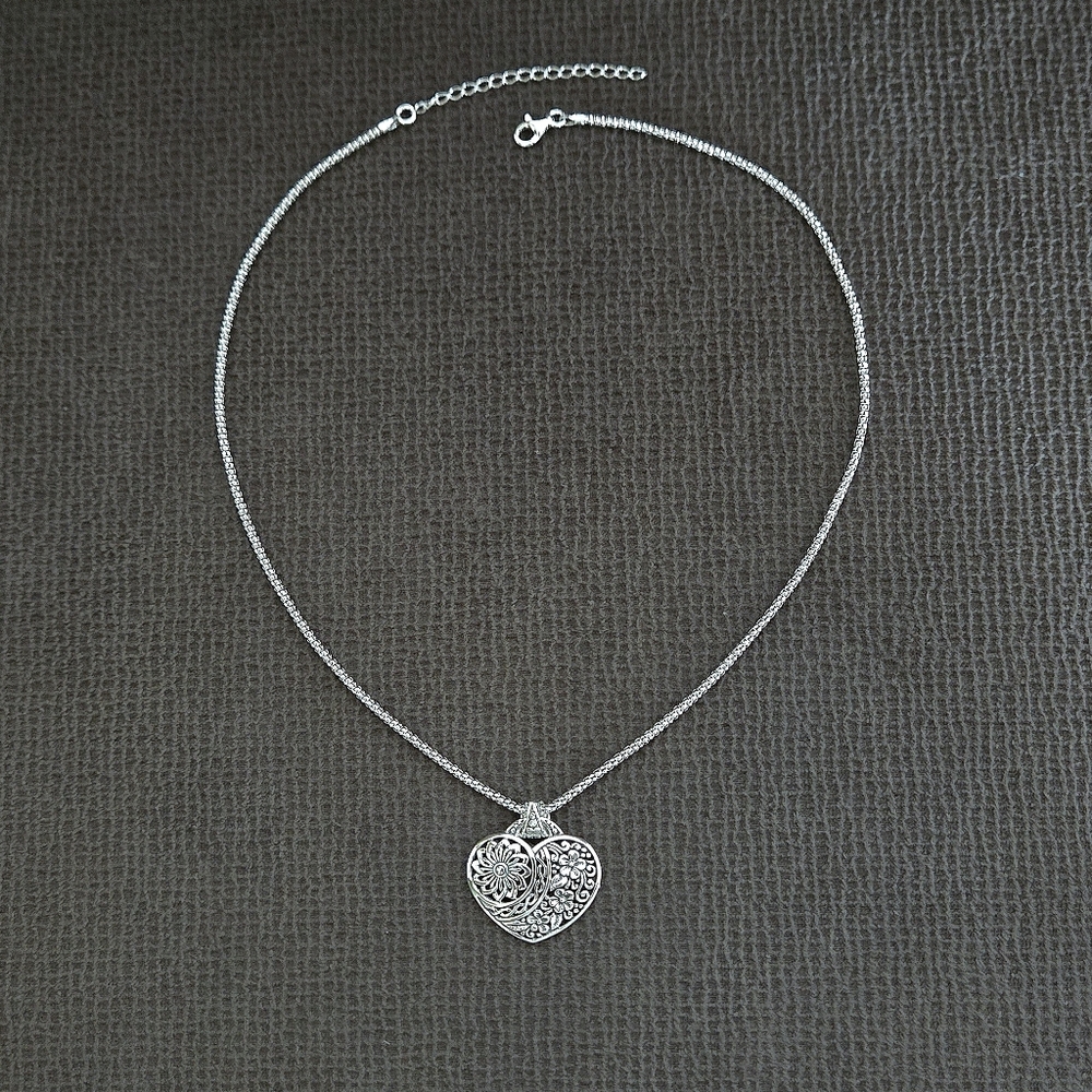 Annika Witt Sterling Silver🤍 Scroll📜 Heart❤ Pendant Necklace - NWT - Picture 12 of 16